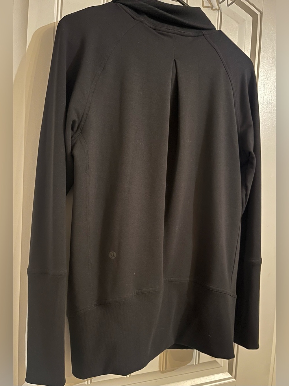 lululemon athletica Black Pullover Sweater - Size 4